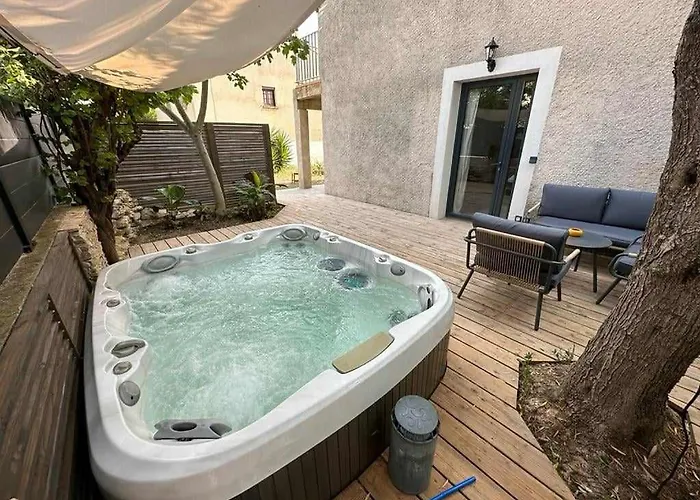 Maison à Deux Pas Des Plages Avec Jardin, Terrasses Et Spa. Mèze